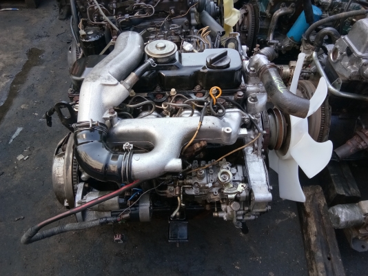 เครื่องยนต์ นิสสัน  TD27 ปั๊มลมแยกสวยๆไม่มีไอ