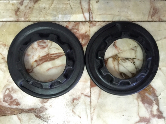 ขายยางรองสปริงหลังรถ TOYOTA รุ่น GRANVIA ปี 97-01