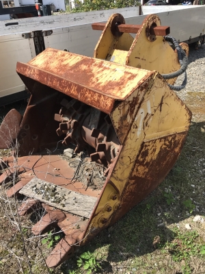 บุ้งกี๋พร้อมหัวกัด บุ้งกี๋พร้อมหัวกัด