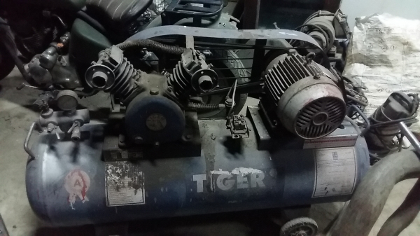 ขาย ปั้มลม tiger 2แรงมอเตอร์3แรงไฟ3เฟส ใช้งานได้ค่ะ ต้องการตัวใหญ่เลยเปลี่ยนใหม่ค่ะ