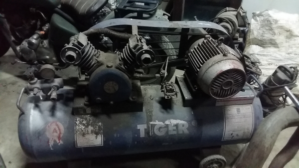 ขาย ปั้มลม tiger 2แรงมอเตอ3แรงไฟ3เฟส ใช้งานได้ค่ะ ต้องการตัวใหญ่เลยเปลี่ยนใหม่ค่ะ