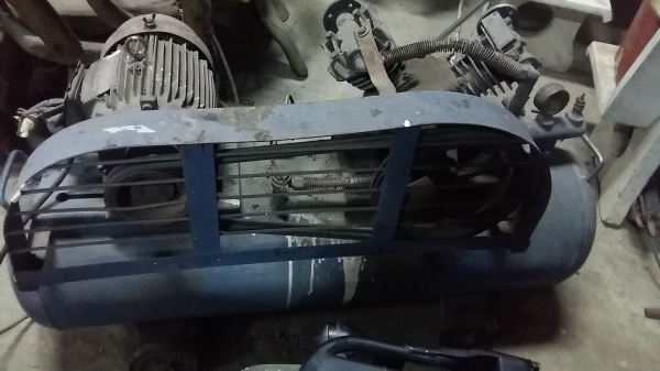 ขาย ปั้มลม tiger 2แรงมอเตอ3แรงไฟ3เฟส ใช้งานได้ค่ะ ต้องการตัวใหญ่เลยเปลี่ยนใหม่ค่ะ