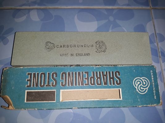 ขายหินลับมีดตราคนป่าMADE IN ENGLAND. เก่าเก็บหลายปี