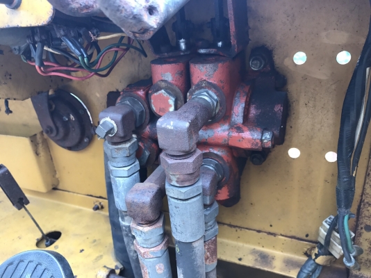 ขายรถตักล้อยาง TCM SD10Z5 นำเข้ามาจากประเทศญี่ปุ่น ยังไม่เคยใช้งานในประเทศไทย สภาพพร้อมใช้งาน สนใจติดต่อ081-948-5494