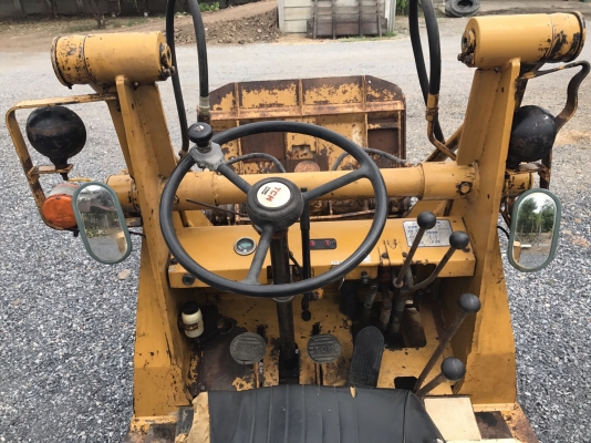 ขายรถตักล้อยาง TCM SD10Z5 นำเข้ามาจากประเทศญี่ปุ่น ยังไม่เคยใช้งานในประเทศไทย สภาพพร้อมใช้งาน สนใจติดต่อ081-948-5494