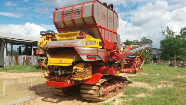 ขายรถเกี่ยวข้าว ศักดิ์พัฒนาKM48 เครื่อง6HH1โบว์ ฟิตใหม่ ช่วงล่าง12ปั๊ม23เช็คพร้อมลงงาน