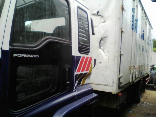 ขาย6ล้อisuzu deka 200แรง ปี46ตู้แห้ง10บาน