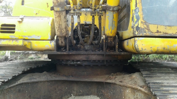 โคมัตสุ pc 200-6 เล่มทะเบียนไฟฟ่าตัดราคา 600,000 รถปัตตานี