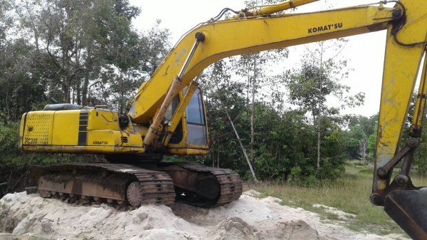 โคมัตสุ pc 200-6 เล่มทะเบียนไฟฟ่าตัดราคา 600,000 รถปัตตานี