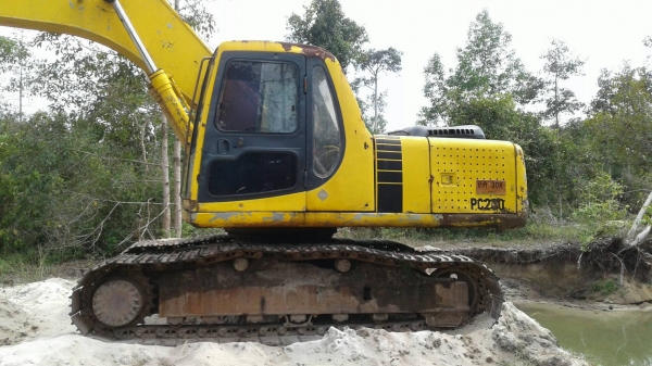 โคมัตสุ pc 200-6 เล่มทะเบียนไฟฟ่าตัดราคา 600,000 รถปัตตานี