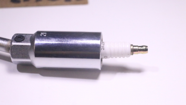บล๊อคขันหัวเทียน21mm ไม่ผ่านการใช้งาน บล๊อคขันหัวเทียน21mm ไม่ผ่านการใช้งาน