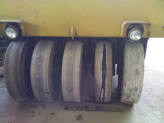 ขายด่วนรถบดอัดถนนแบบ 11 ล้อยาง ขายด่วนรถบดอัดถนนแบบ 11 ล้อยาง