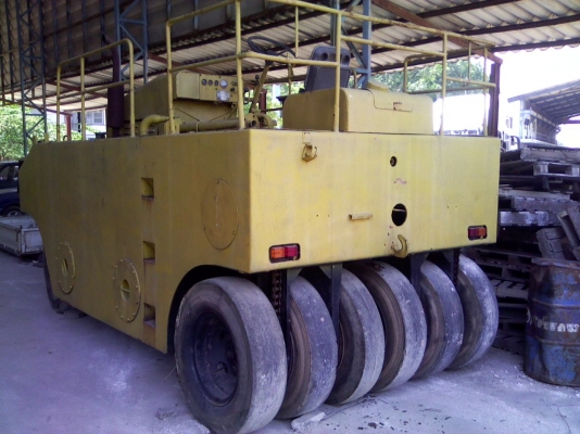 ขายด่วนรถบดอัดถนนแบบ 11 ล้อยาง ขายด่วนรถบดอัดถนนแบบ 11 ล้อยาง