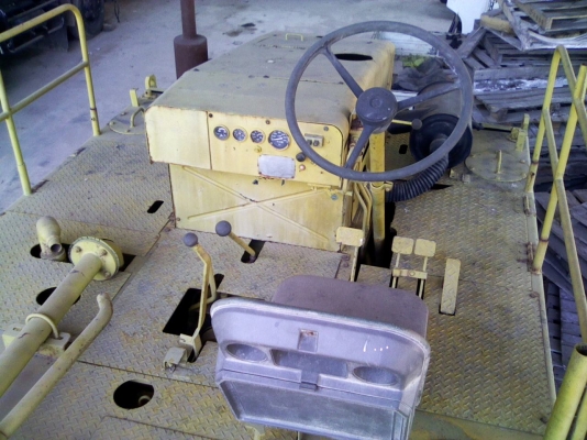 ขายด่วนรถบดอัดถนนแบบ 11 ล้อยาง ขายด่วนรถบดอัดถนนแบบ 11 ล้อยาง