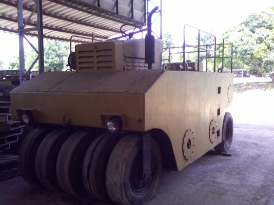 ขายด่วนรถบดอัดถนนแบบ 11 ล้อยาง