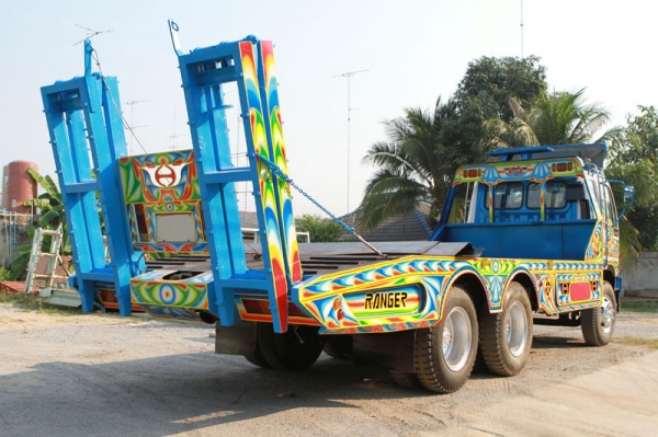 เทรเลอร์บรรทุกรถเกี่ยว HINO 10 ล้อ 2 เพลา