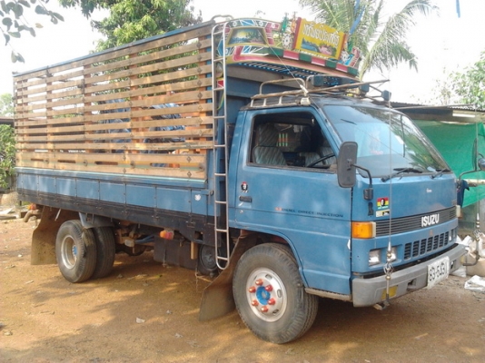 ขาย6ล้อ แต่งลุย!!! เครื่องใหญ่ ISUZU NPR57L วางเครื่อง4HF1 120แรง กริ๊บๆแห้งๆแรงดี ไม่เยิ้ม ช่วงล่างใหญ่ หน้า115 หลังF คัสซีสวยไม่ผุไม่ดาม เสริมเหล็กแข็งแรง กระบะคอกไม้พื้นเหล็ก แข็งแรงคอกไม่ผุไม่หัก กระบะยาว4.30ม. หัวบางดี ภายในดี คอนโซลครบ พร้อมใช้ พร้อ