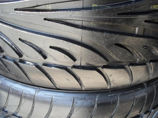 ขายยาง 265/35/18 4 เส้น 2900
