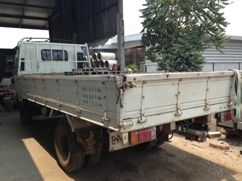 ISUZU NMR 130 HP TURBO 4HG1 ปี 52 รถห้างเดิมๆทั้งคัน กระบะเหล็กคาร์โก้ยาว 4.30 เมตรสภาพสวย เครื่องแห้งแรงดี ภายในเก๋งสวยครบ แอร์เย็น พ.เพาเวอร์ ช่วงล่างคัชซีสวยมากเดิมๆ ยางสภาพดี 6 เส้นประมาณ 80\% พร้อมใช้งาน เอกสารทะเบียนภาษีเต็มไม่มีขาดพร้อมโอน ราคาต่อรอ