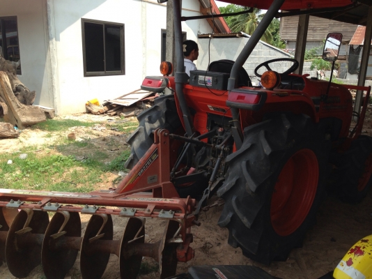 ***ขายดาวน์*** รถไถ 2เพลา ส้มๆ  KUBOTA L3608 ปี54 ใช้งานน้อย 1,6xx ชั่วโมง เครื่องดี ไม่เยิ้ม ไม่ไอ ไม่หลวม แรงดี งานไม่มีโหลด แขนไม่ปะไม่ดาม สีสวยไม่ซีด ยางดีสวย4เส้น พร้อมอุปกรณ์ 2ชิ้น ใบดัน และ ผาน6 ดาวน์เปลี่ยนสัญญาผ่อนต่อได้เลย ไม่ต้องโดนดอกเพิ่ม พร้
