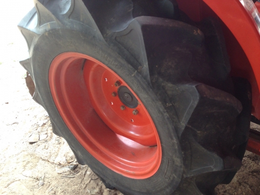 ***ขายดาวน์*** รถไถ 2เพลา ส้มๆ  KUBOTA L3608 ปี54 ใช้งานน้อย 1,6xx ชั่วโมง เครื่องดี ไม่เยิ้ม ไม่ไอ ไม่หลวม แรงดี งานไม่มีโหลด แขนไม่ปะไม่ดาม สีสวยไม่ซีด ยางดีสวย4เส้น พร้อมอุปกรณ์ 2ชิ้น ใบดัน และ ผาน6 ดาวน์เปลี่ยนสัญญาผ่อนต่อได้เลย ไม่ต้องโดนดอกเพิ่ม พร้