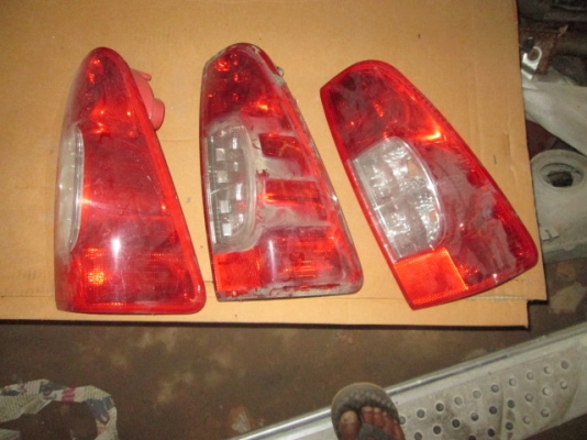 ขาย เสื้อไฟหน้าขวา (RH) Dmax 07 ขึ้น มี 3 ชิ้น