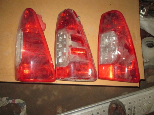 ขาย เสื้อไฟหน้าขวา (RH) Dmax 07 ขึ้น มี 3 ชิ้น