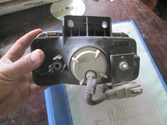 ขาย ไฟสปอร์ตไลท์ ตัดหมอกด้านซ้าย ISUZU FRR150 รถ 6 ล้อ ขาย ไฟสปอร์ตไลท์ ตัดหมอกด้านซ้าย ISUZU FRR150 รถ 6 ล้อ