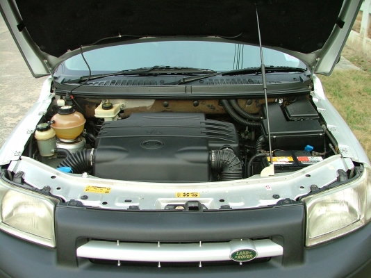 LAND ROVER FREELANDER V6 2.5 L AUTO 4WD รถสวยมากพร้อมใช้เดินทางไกล ติด LPG หัวฉีดอย่างดี italy ทั้งชุด