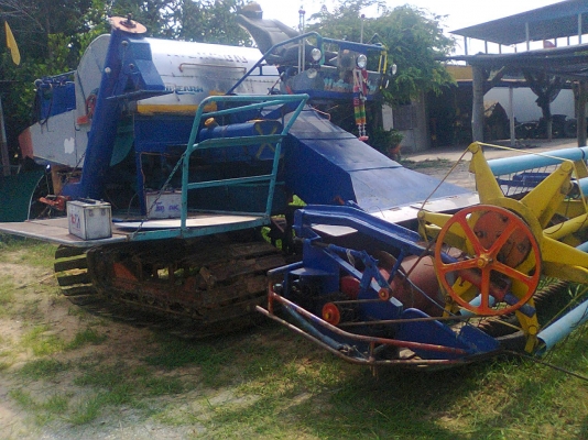 ขายรถเกี่ยวข้าวเครื่อง6HH1 ราคา