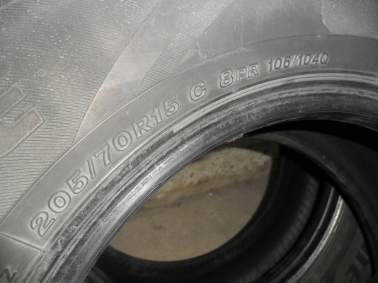 ยาง BRIDGESTONE 205/70R15 ผ้าใบ8ชั้น 4 เส้น ยาง BRIDGESTONE 205/70R15 ผ้าใบ8ชั้น 4 เส้น