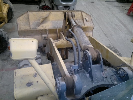 รถตักล้อยาง WA380-5 KOMATSU รถนอกนำเข้า เครื่องดี ไฟเต็ม แอร์เย็นเฉียบ ใช้งานได้เลย มาถึงไทยแล้วครับ เชิญมาทดสอบได้แล้ว ราคาถูกครับ ติดต่อ มานะ 085-9049669