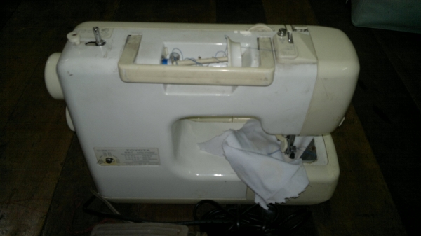 ขายจักรเย็บผ้าตั้งโค๊ะมือสองjapanมีแบบมือกดและเท้าเหยียบ