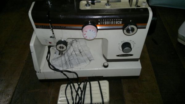 ขายจักรเย็บผ้าตั้งโค๊ะมือสองjapanมีแบบมือกดและเท้าเหยียบ