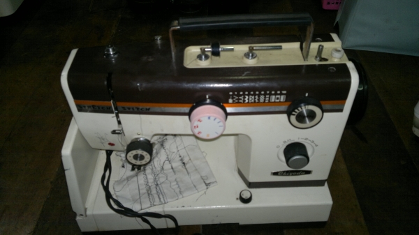 ขายจักรเย็บผ้าตั้งโค๊ะมือสองjapanมีแบบมือกดและเท้าเหยียบ