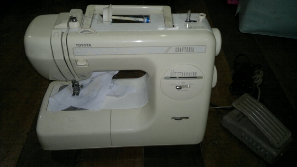 ขายจักรเย็บผ้าตั้งโค๊ะมือสองjapanมีแบบมือกดและเท้าเหยียบ