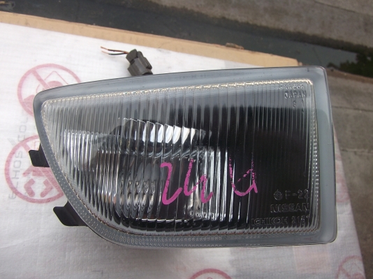 สปอร์ตไล้ท์ข้างขวา NISSAN CEFIRO A32 สภาพเลนส์สวยใส