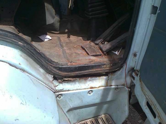 รถอิซูซุ 6 ล้อ รั่ว  165 แรงม้า  สนใจติดต่อ 081 - 6079515