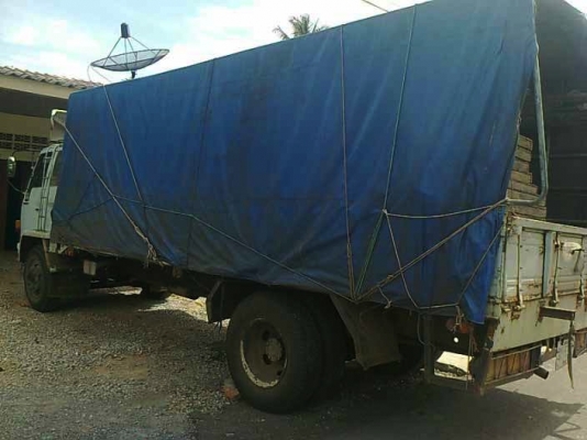 รถอิซูซุ 6 ล้อ รั่ว  165 แรงม้า  สนใจติดต่อ 081 - 6079515