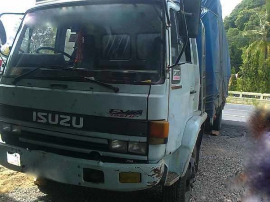 รถอิซูซุ 6 ล้อ รั่ว  165 แรงม้า  สนใจติดต่อ 081 - 6079515