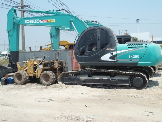 ขายรถแมคโครSK200-5  สภาพพร้อมใช้ สนใจติดต่อ บอย085-156-2314