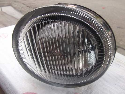 สปอร์ตไล้ท์ของรถ NISSAN ข้างซ้าย