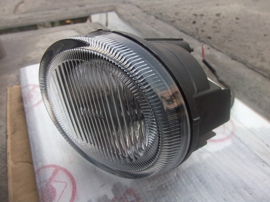 สปอร์ตไล้ท์ของรถ NISSAN ข้างซ้าย