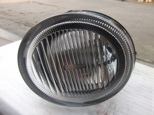 สปอร์ตไล้ท์ของรถ NISSAN ข้างซ้าย