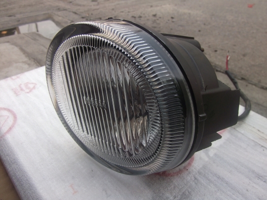 สปอร์ตไล้ท์ของรถ NISSAN ข้างซ้าย