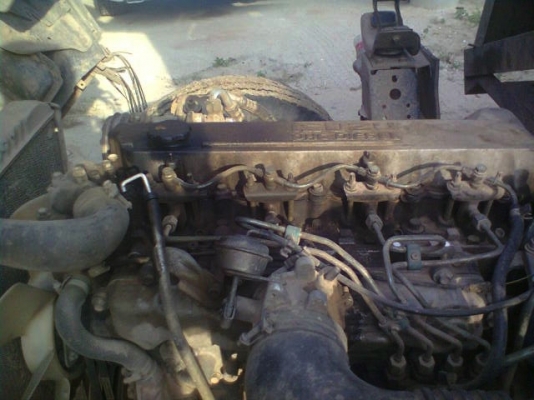 รถอิซูซุ  6 ล้อ รั่ว 120 แรงม้า  ( ฝาขาว )  สนใจติดต่อ 081 - 6079515