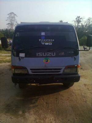 รถอิซูซุ  6 ล้อ รั่ว 120 แรงม้า  ( ฝาขาว )  สนใจติดต่อ 081 - 6079515