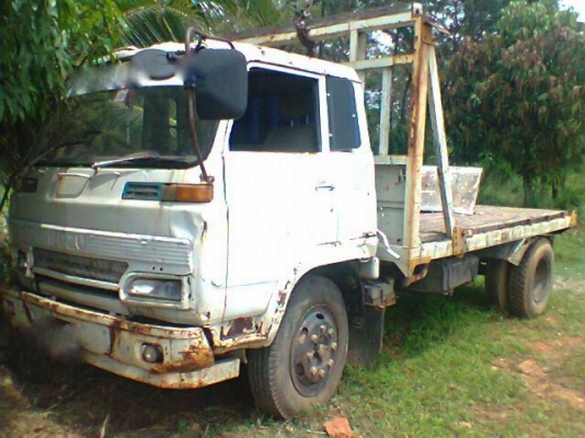 รถอิซูซุ 6 ล้อ พื้นเรียบ 145 แรงม้า  สนใจติดต่อ 081 - 6079515