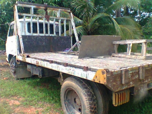 รถอิซูซุ 6 ล้อ พื้นเรียบ 145 แรงม้า  สนใจติดต่อ 081 - 6079515