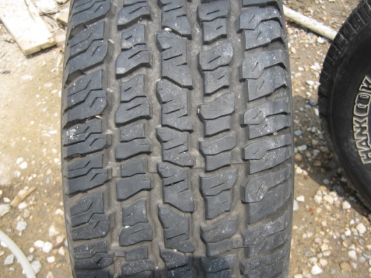 ขายยางสภาพดอกยางใหม่กิ๊ก hankook 245/75/16 มี 3 เส้น บางเส้นยังไม่เคยลงพื้นครับ ราคาเส้นละ 500 บาท ขายยางสภาพดอกยางใหม่กิ๊ก hankook 245/75/16 มี 3 เส้น บางเส้นยังไม่เคยลงพื้นครับ ราคาเส้นละ 500 บาท